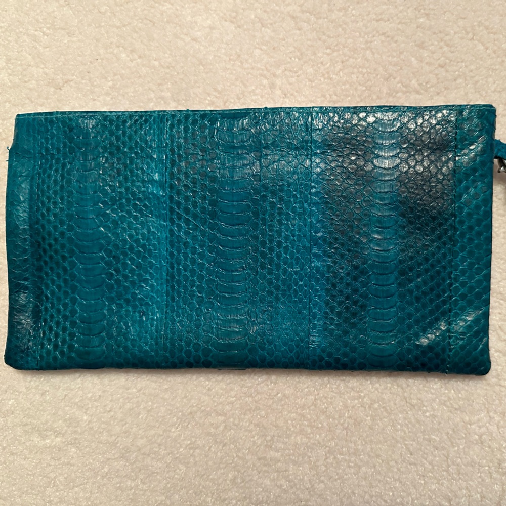 Poupette turquoise skin clutch